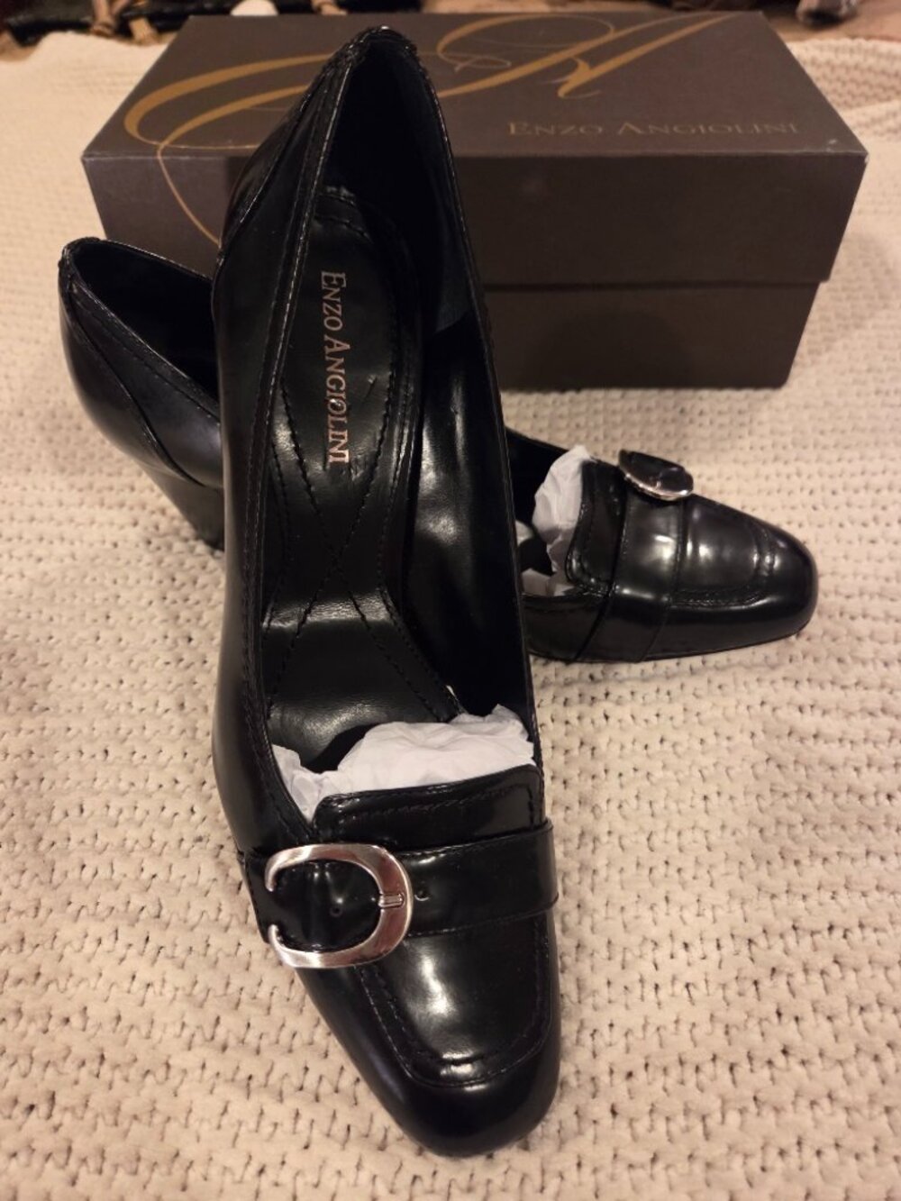 Enzo Angiolini Black leather pump with buckle 7M